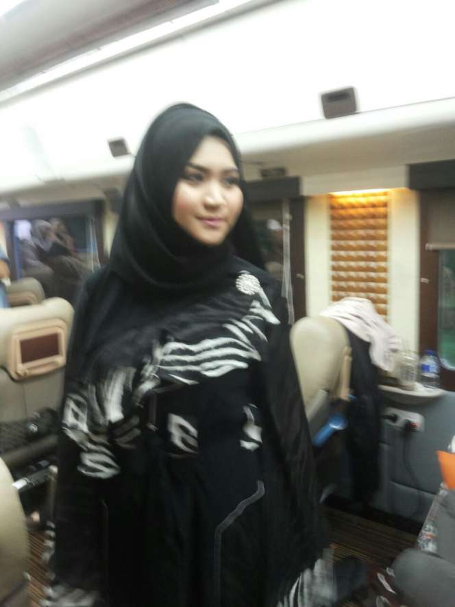 Finalis World Muslimah Berlenggok di `Catwalk` Gerbong