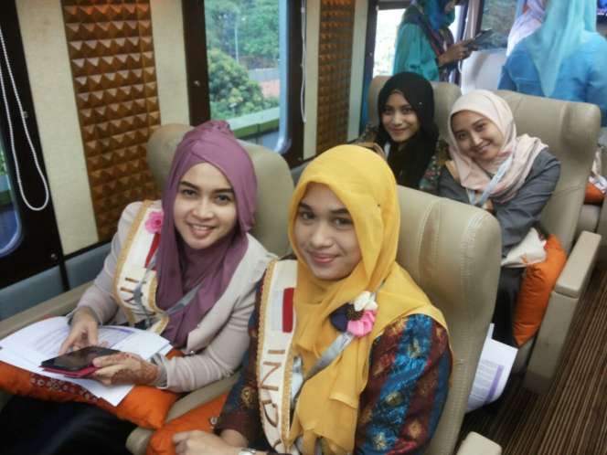 Finalis World Muslimah Berlenggok di `Catwalk` Gerbong