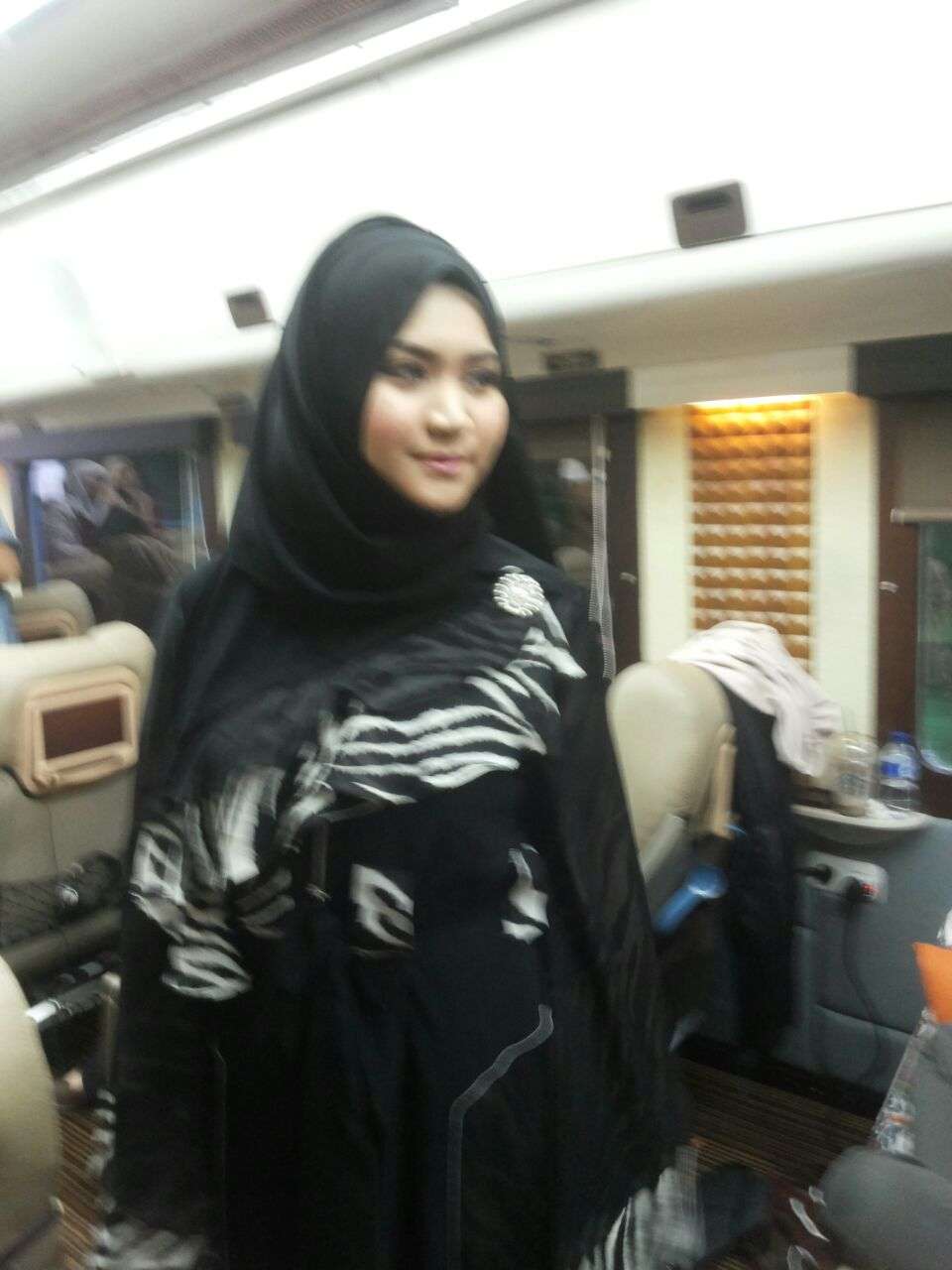 Finalis World Muslimah Berlenggok di `Catwalk` Gerbong