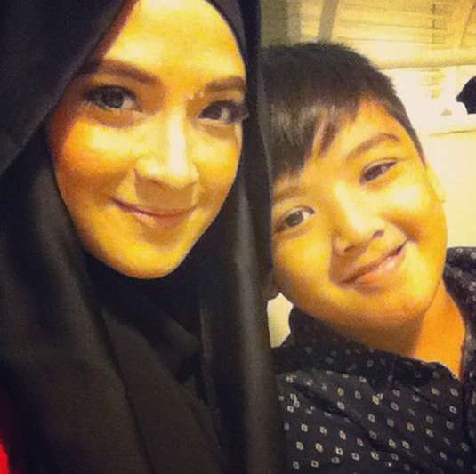 Mantan Model Playboy Indonesia Mantap Berhijab, Makin Cantik?