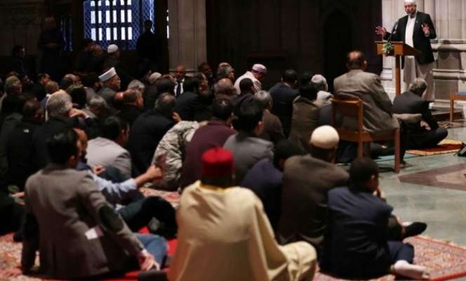 Begini Suasana Muslim AS Salat di Gereja Katedral Washington