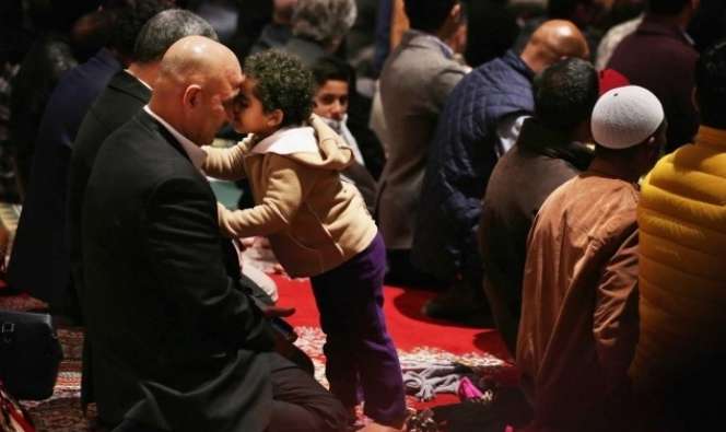Begini Suasana Muslim AS Salat di Gereja Katedral Washington