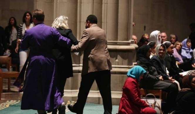 Begini Suasana Muslim AS Salat di Gereja Katedral Washington