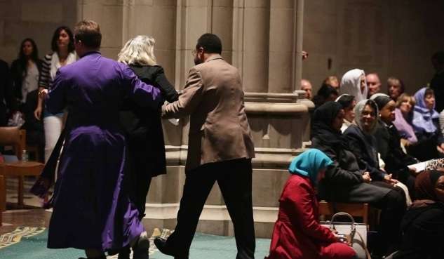 Begini Suasana Muslim AS Salat di Gereja Katedral Washington