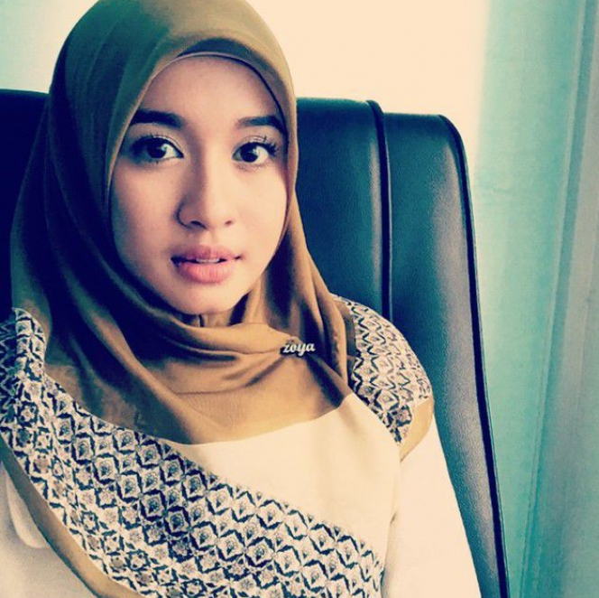 Foto Selfie Laudya Cynthia Bella Cantik Berhijab