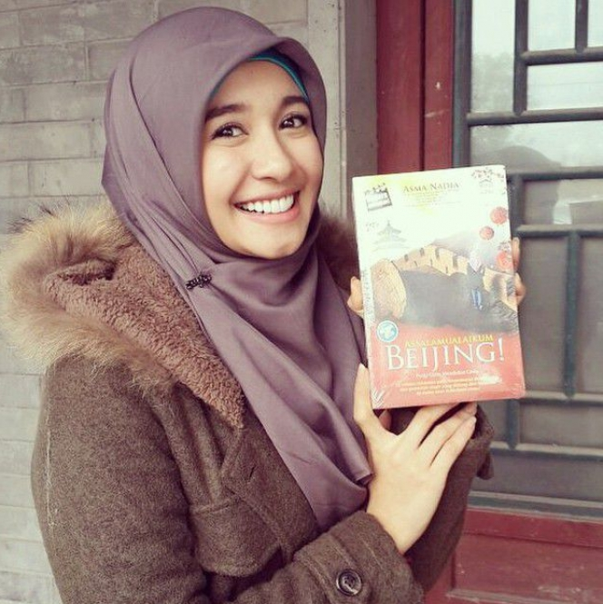 Foto Selfie Laudya Cynthia Bella Cantik Berhijab