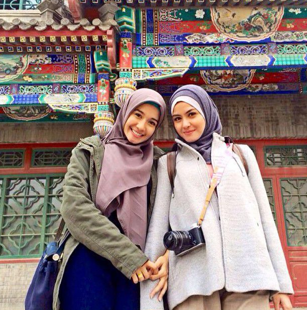 Foto Selfie Laudya Cynthia Bella Cantik Berhijab