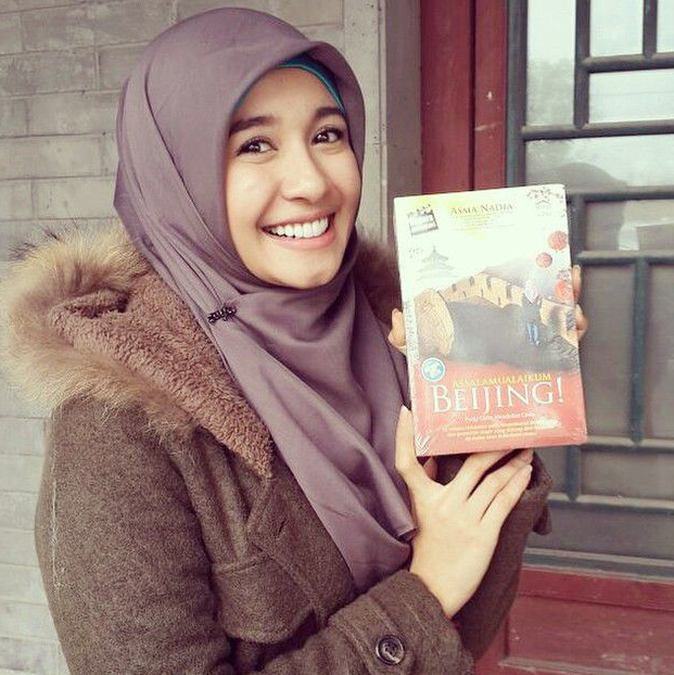 Foto Selfie Laudya Cynthia Bella Cantik Berhijab