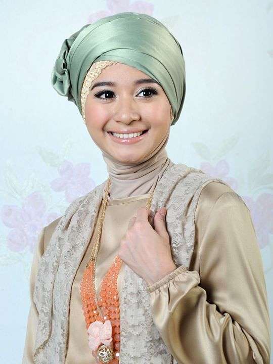Foto Selfie Laudya Cynthia Bella Cantik Berhijab