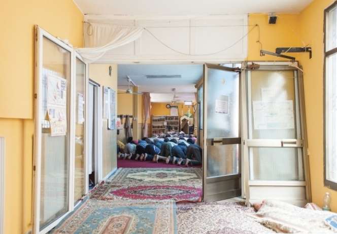 Khusyuknya Salat di `Masjid Darurat`