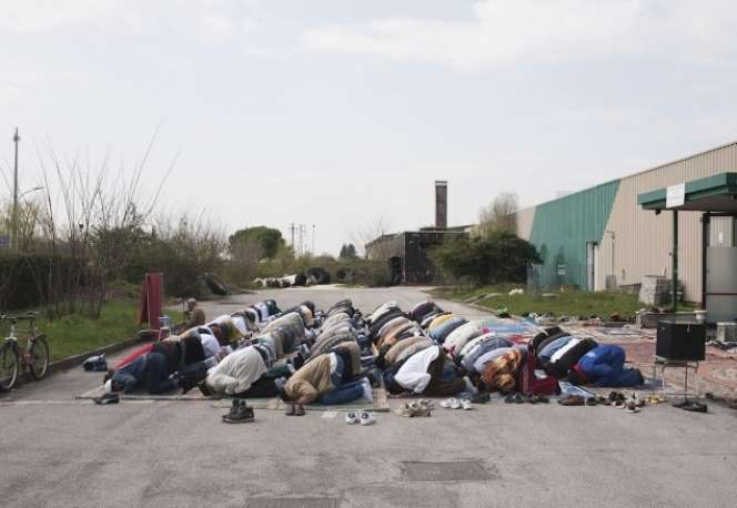 Khusyuknya Salat di `Masjid Darurat`