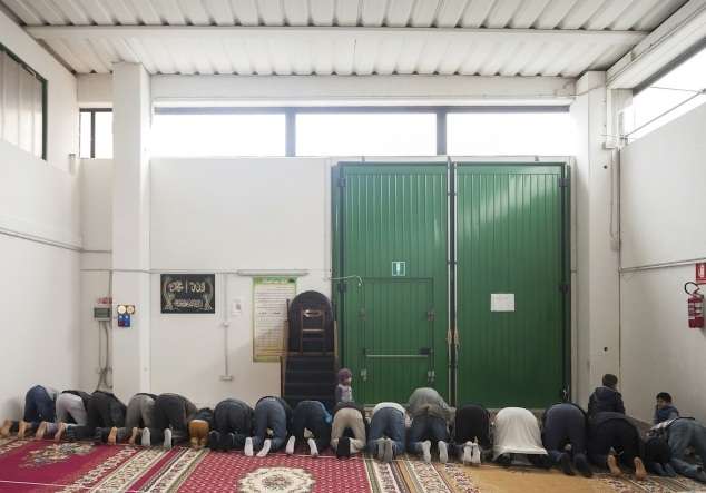 Khusyuknya Salat di `Masjid Darurat`
