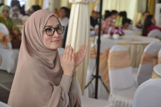Lyra Virna Tambah Cantik Berhijab Syar`i