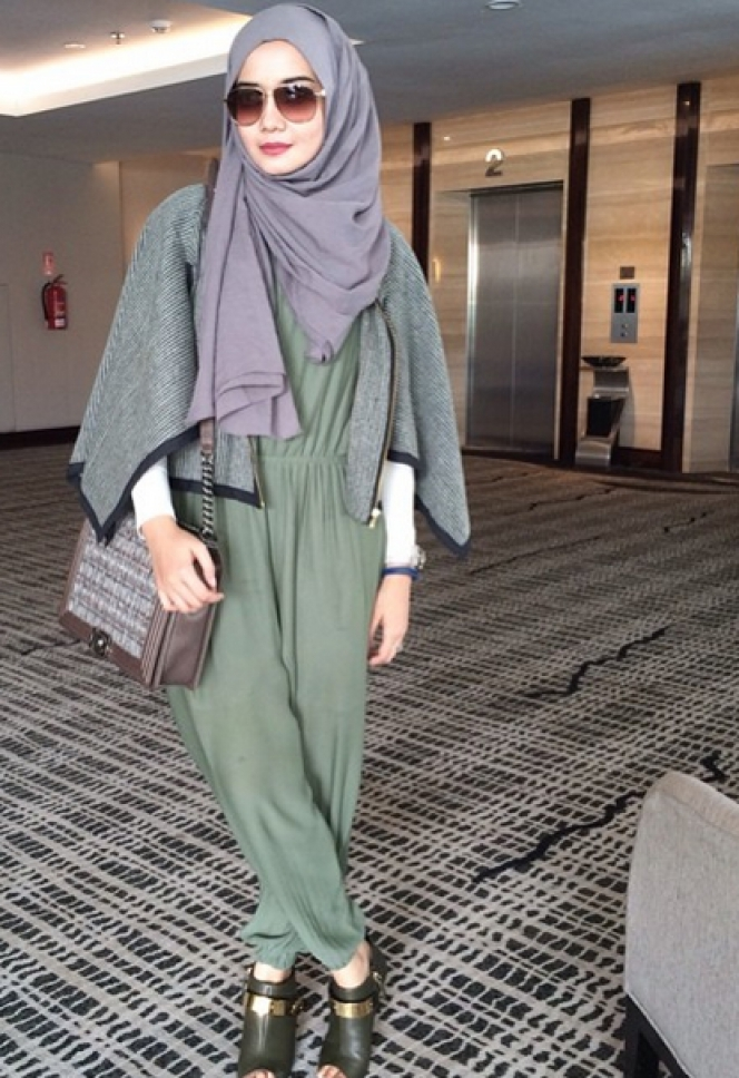 Gaya Fashion Artis Cantik Berhijab