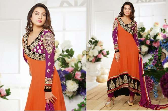 Gaya Artis yang Ditampar Penonton karena Berbaju Seksi