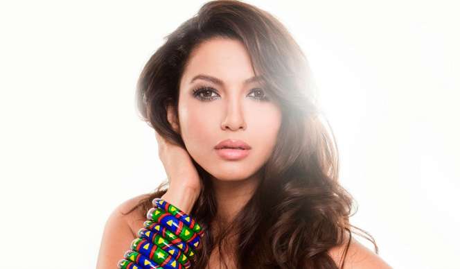 Gaya Artis yang Ditampar Penonton karena Berbaju Seksi