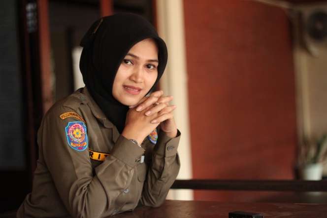 Pesona Rita Armaini, Satpol PP Ayu dari Depok
