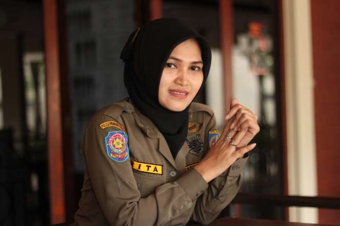 Pesona Rita Armaini, Satpol PP Ayu dari Depok