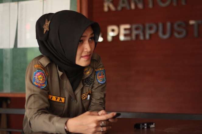 Pesona Rita Armaini, Satpol PP Ayu dari Depok