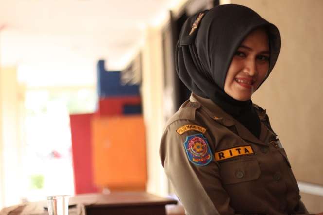 Pesona Rita Armaini, Satpol PP Ayu dari Depok