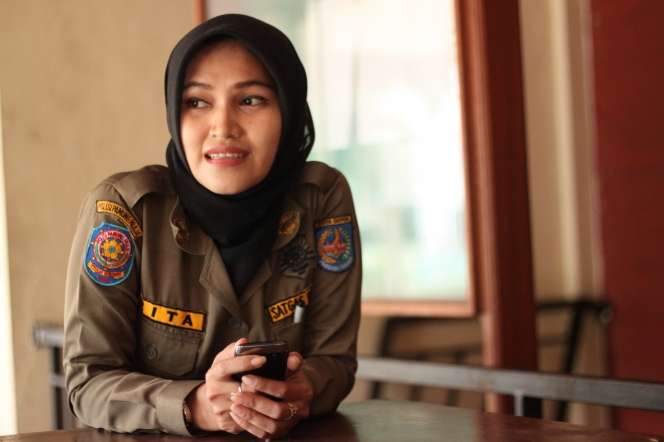 Pesona Rita Armaini, Satpol PP Ayu dari Depok