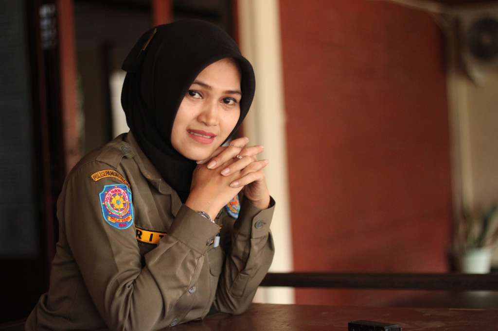 Pesona Rita Armaini, Satpol PP Ayu dari Depok