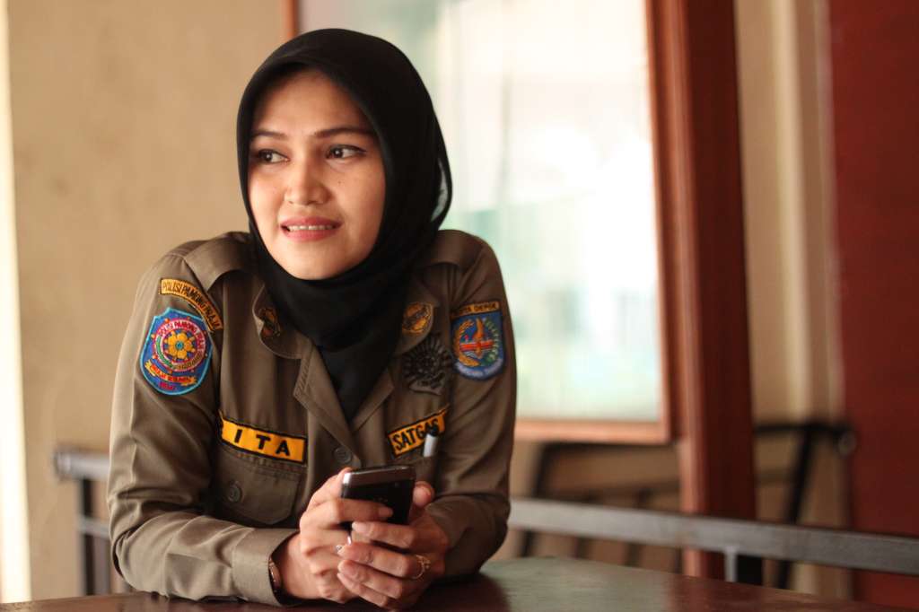 Pesona Rita Armaini, Satpol PP Ayu dari Depok