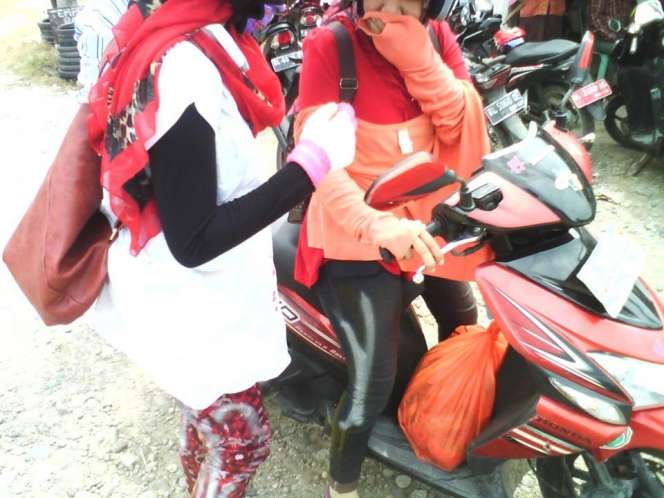 Razia Wanita Bercelana Ketat Disemprot Cat di Aceh