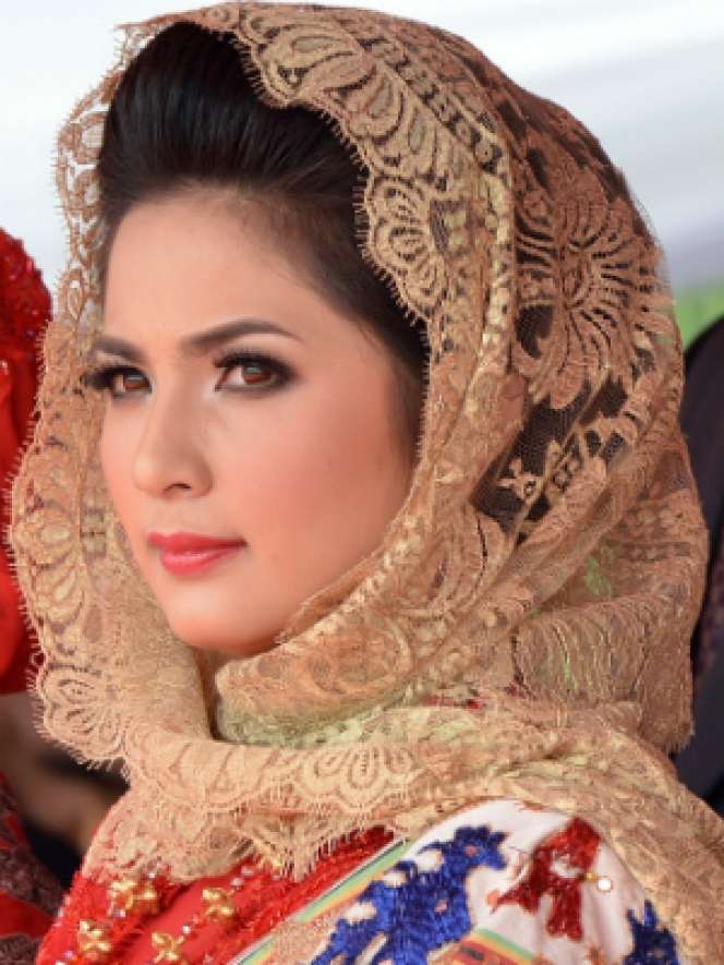Istri Cantik Gubernur Termuda di Indonesia