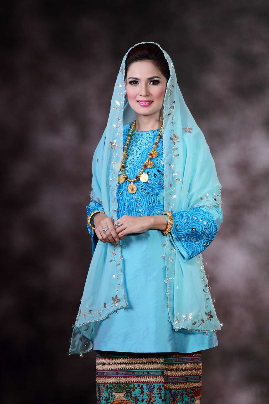 Istri Cantik Gubernur Termuda di Indonesia