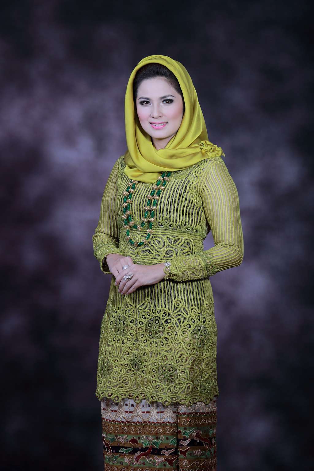 Istri Cantik Gubernur Termuda di Indonesia