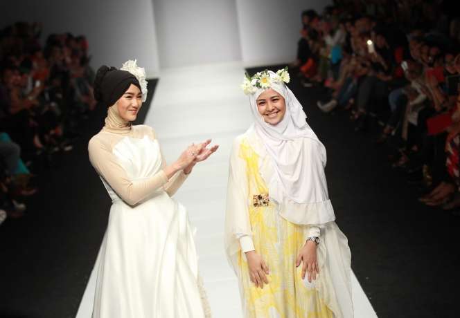 Cantiknya Seleb-seleb Berhijab Syar`i