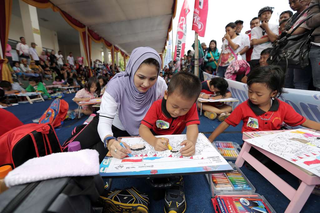 Intip Keseharian Istri Cantik Gubernur Lampung