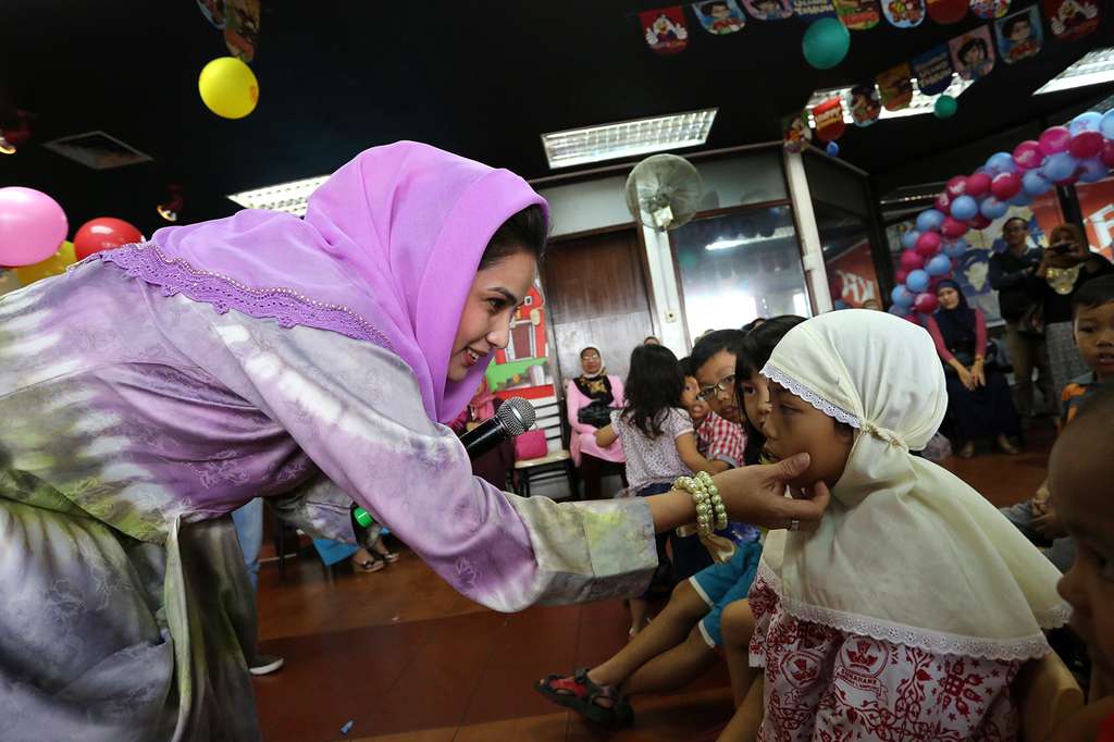 Intip Keseharian Istri Cantik Gubernur Lampung