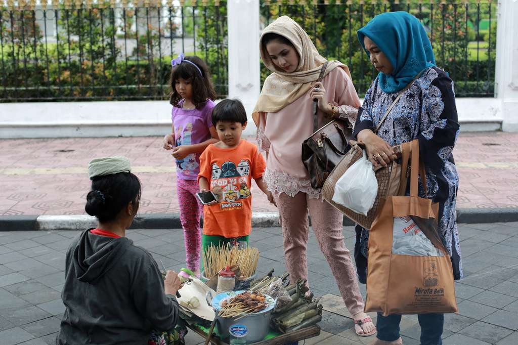Intip Keseharian Istri Cantik Gubernur Lampung