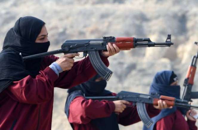 Aksi Polisi Komando Berhijab