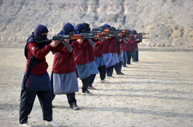 Aksi Polisi Komando Berhijab