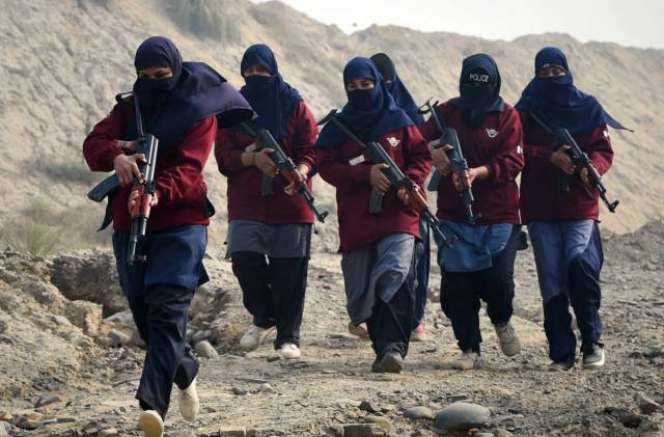 Aksi Polisi Komando Berhijab