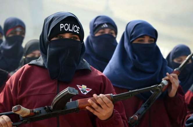 Aksi Polisi Komando Berhijab