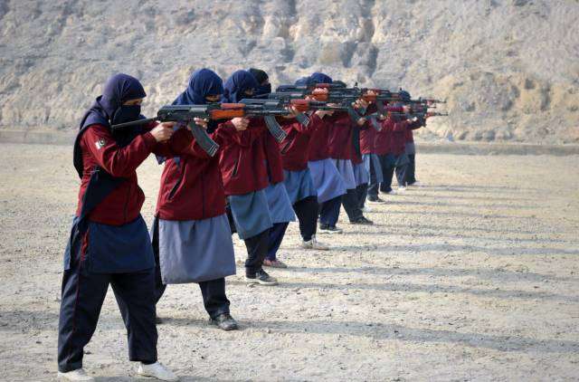 Aksi Polisi Komando Berhijab