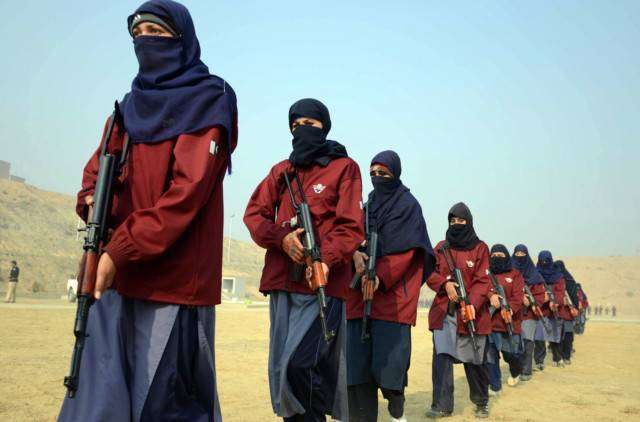 Aksi Polisi Komando Berhijab