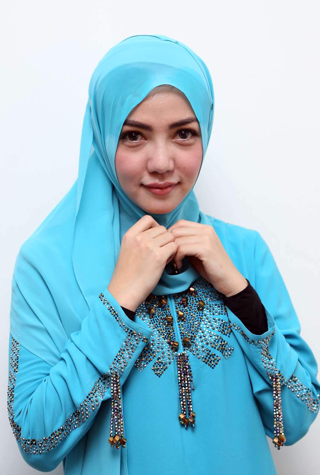 Cantiknya Bella Shofie Berhijab