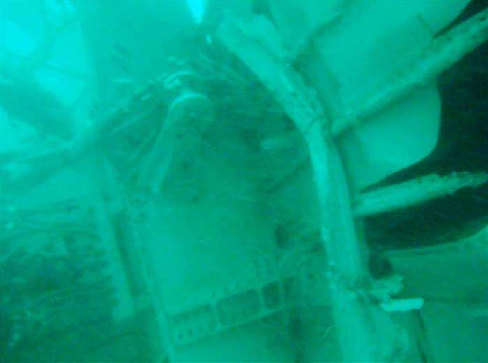Bangkai Ekor AirAsia QZ8501 di Dasar Laut