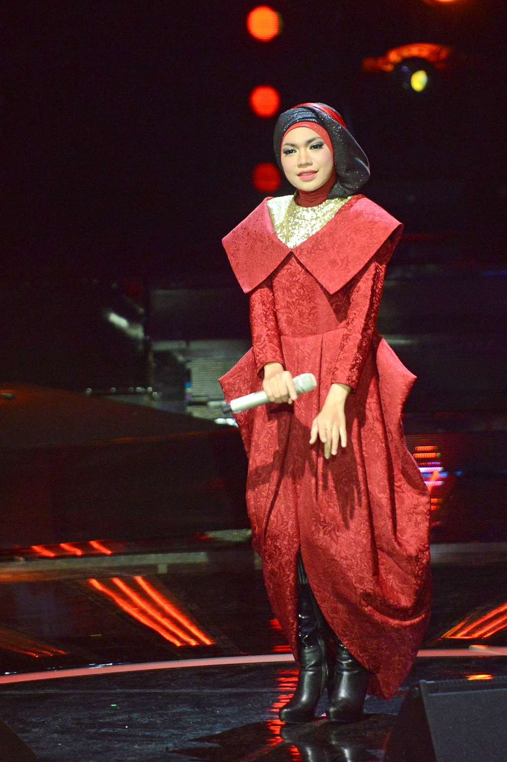 Hijab Menawan Indah Nevertari