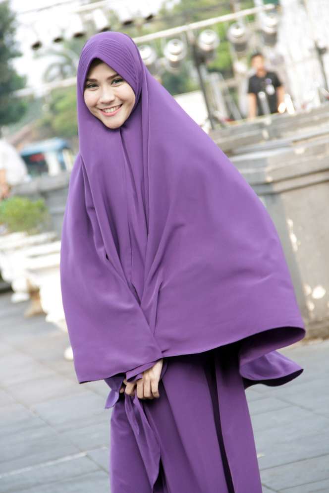 Hijab Syar`i Bikin Zaskia Mecca Makin Cantik