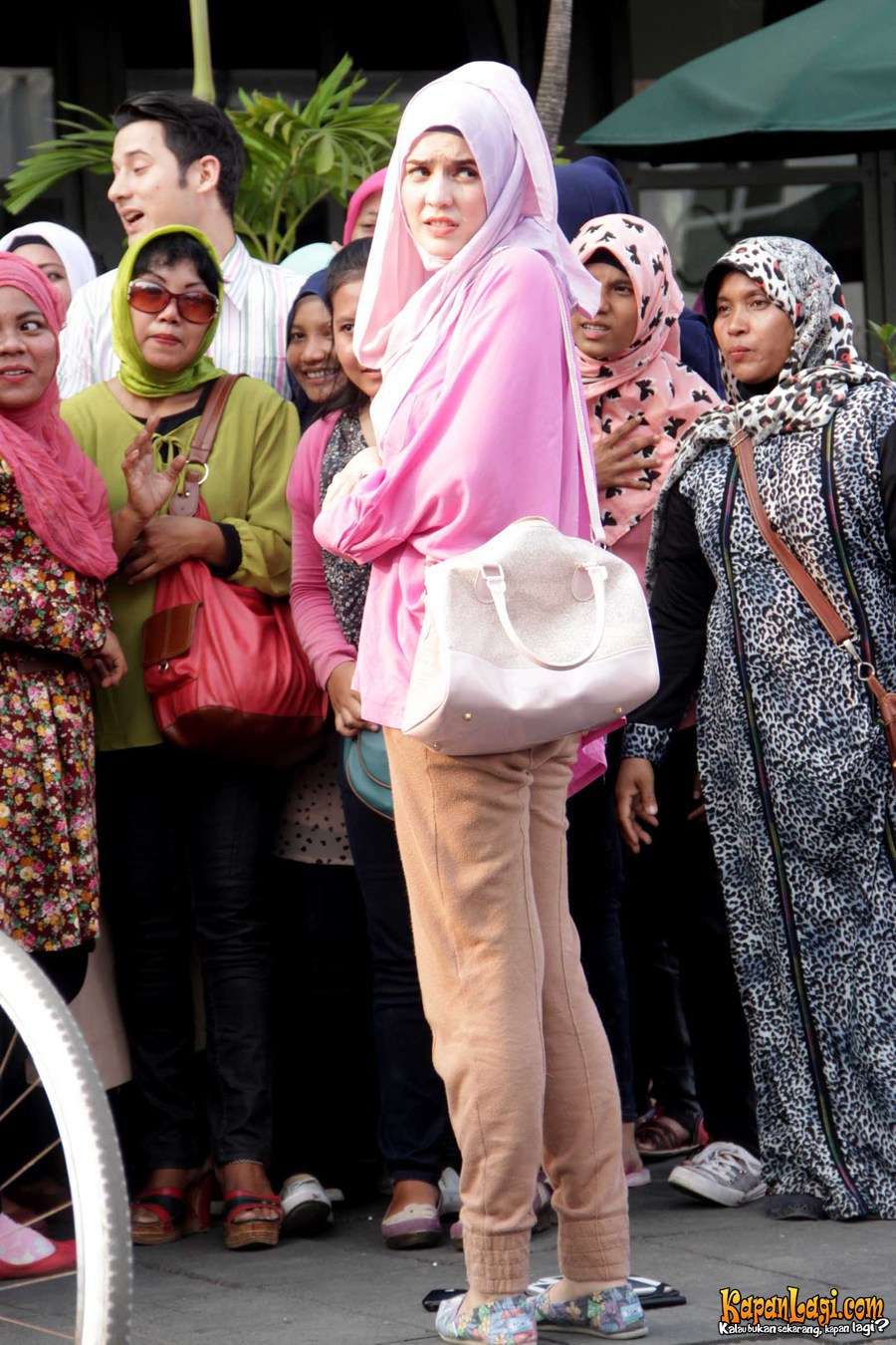Cantiknya Carissa Putri Berhijab