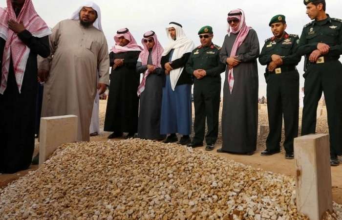Pemakaman Sederhana Raja Terkaya di Dunia