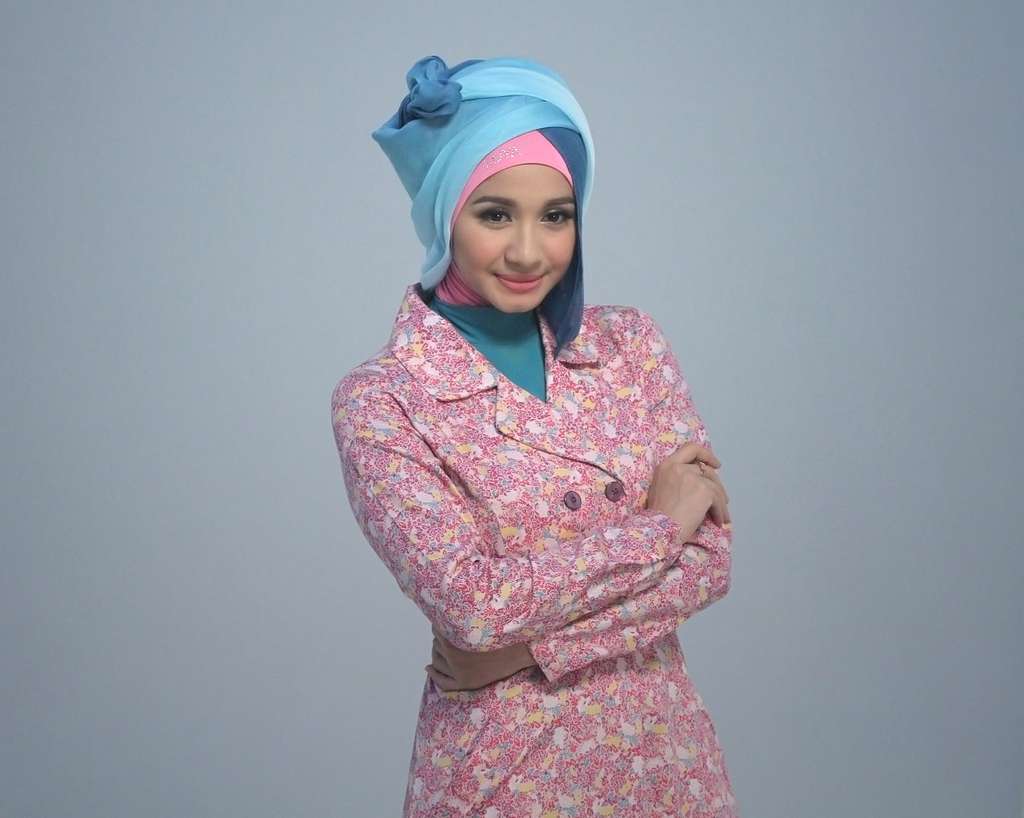 Gaya Fesyen Laudya Cynthia Bella Berhijab
