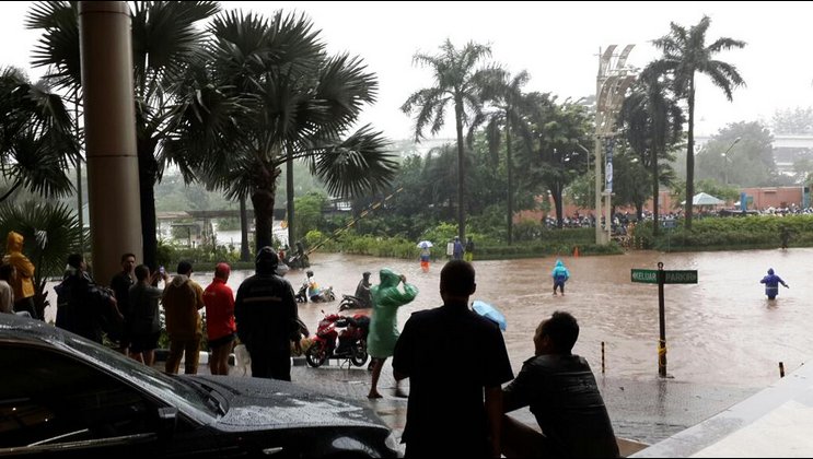 Penampakan Istana Jokowi Dikepung Banjir