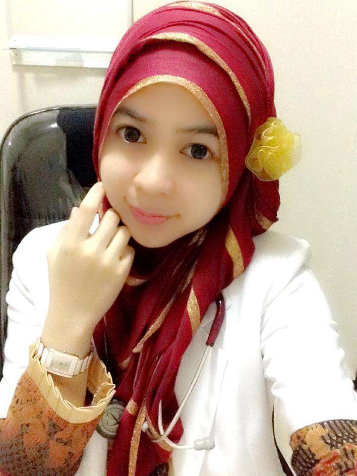 Pesona Dokter Mitha, Hijaber Imut yang Cerdas